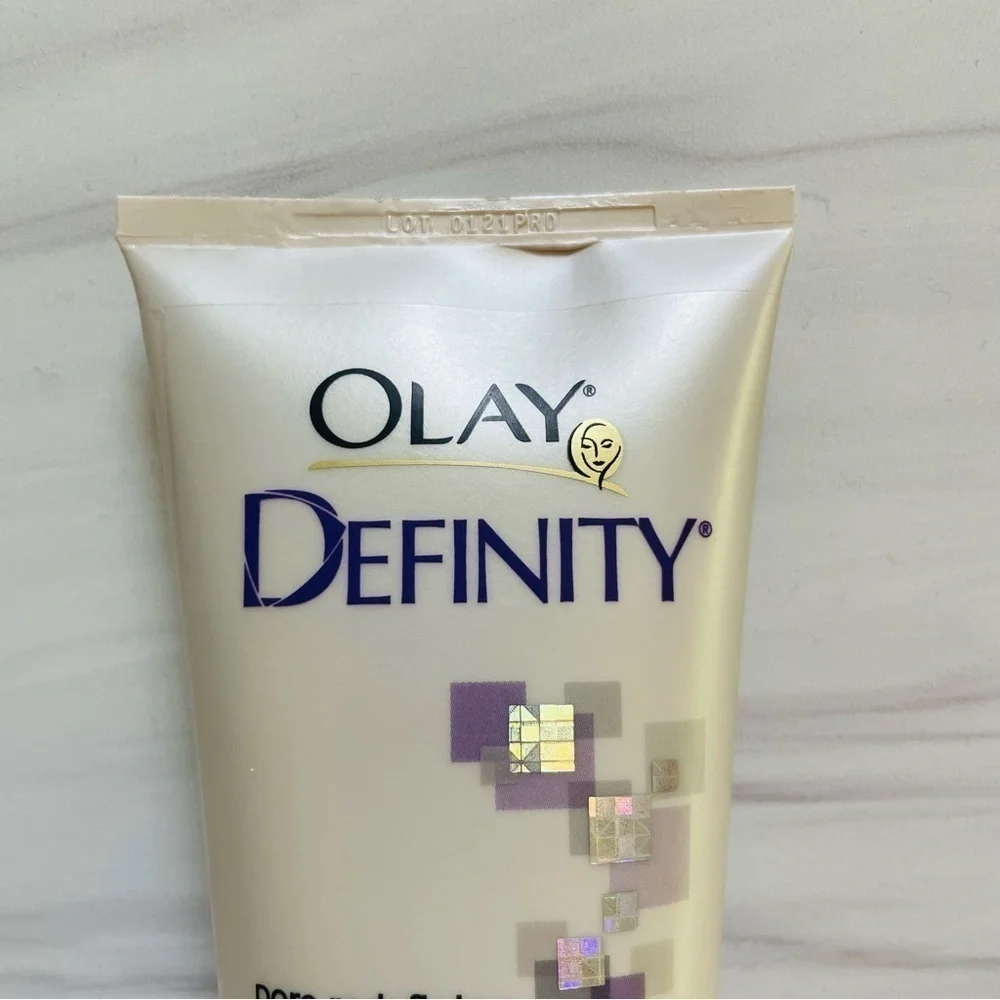 Olay Definity Pore Redefining Scrub- 5fl-Never Used- Rare and Discontinued